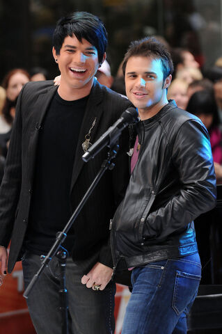 File:Kris+Allen+Kris+Allen+Adam+Lampert+Perform+w5pODzDo6kvx.jpg