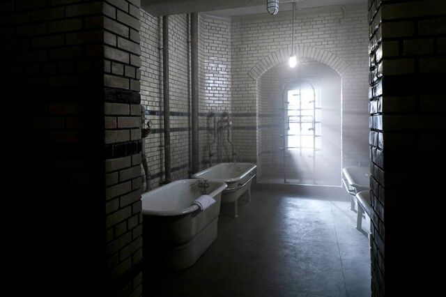 File:Hydrotherapyroom1.jpg