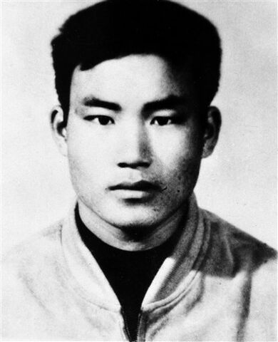 File:Woo Bum-kon.jpg