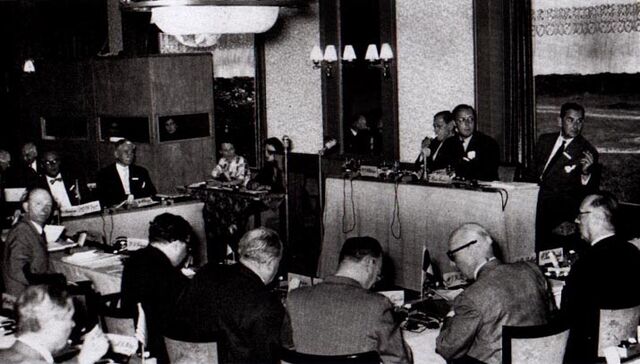 Archivo:Bilderberg 1954.jpg