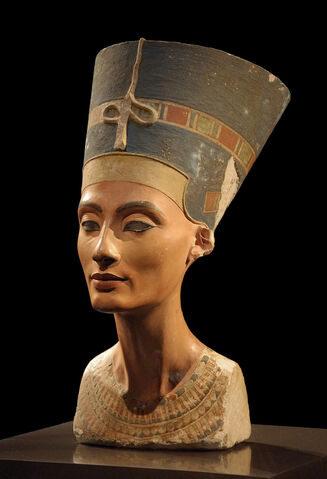 Файл:Nofretete Neues Museum.jpg