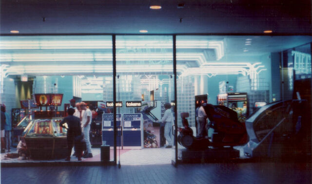 File:Galleriatilt2.jpg