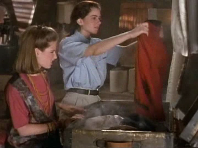 File:Houndssmokingclothes.png