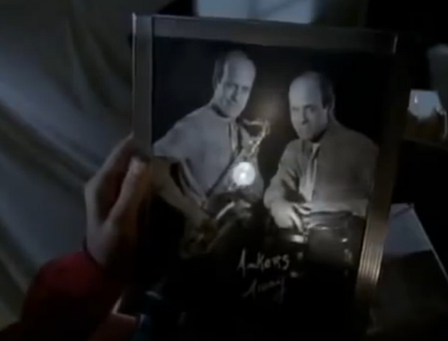 File:12Fullmoonpicturerevealboyfriendhasabrother.png