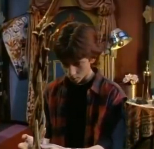 File:1magicianabouttouchwand.png