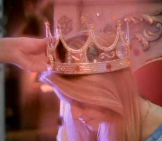 File:Pinballcrowningsophie.png