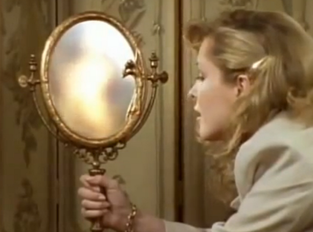 File:Missvalenticonjuringmagicinmirror.png