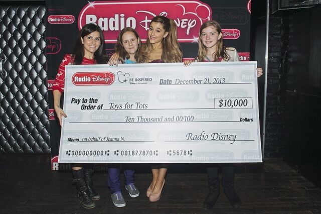 File:Ariana Radio Disney .jpg