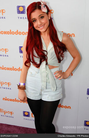 File:Ariana-grande-lollipop-theater-network-3rd-1ebAoH.jpg