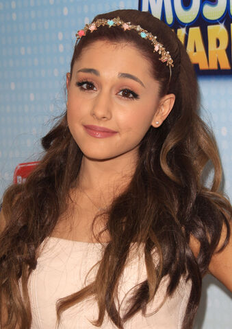 File:Ariana at RDMA2013.jpg