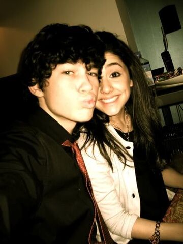 File:Graham,Ariana,duckface.jpg