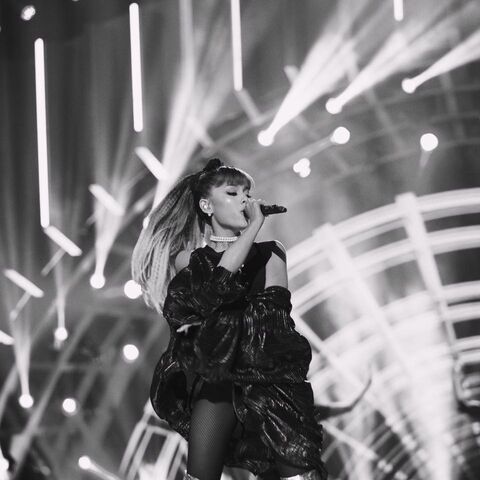 File:Ariana2016GreatestHits1.jpg