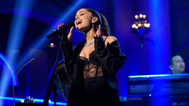 File:SNL2016Ariana5.jpg