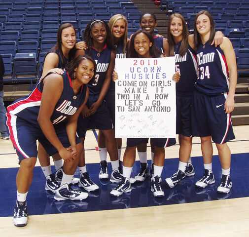 File:WomenTeam2009 ro.jpg