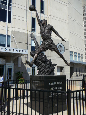 File:United Center-1196099606-425.jpg
