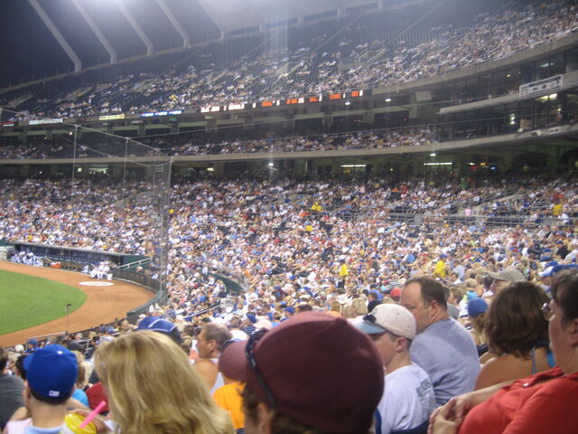 File:Kauffman Stadium-1195669756-586.jpg