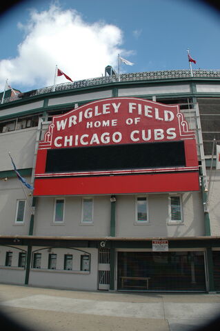 File:Wrigley Field-1195688513-699.jpg