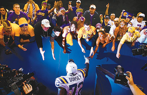 File:Dorsey and the fans.jpg