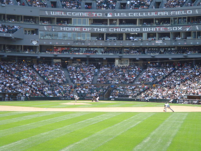File:U.S. Cellular Field-1195687523-608.jpg