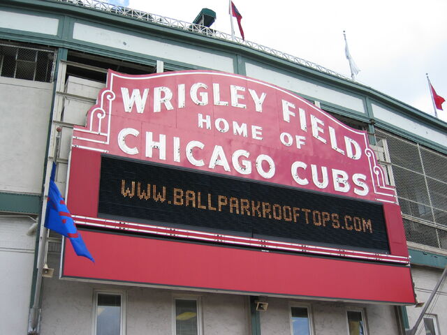 File:Wrigley Field-1195688522-699.jpg