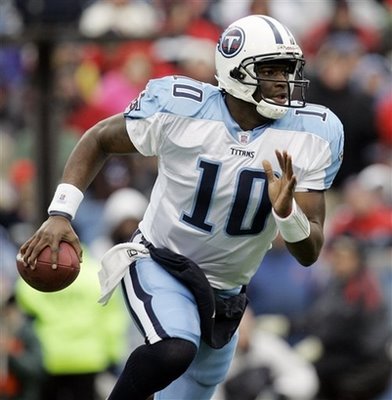 File:Vince-young-vs-buffalo.jpg