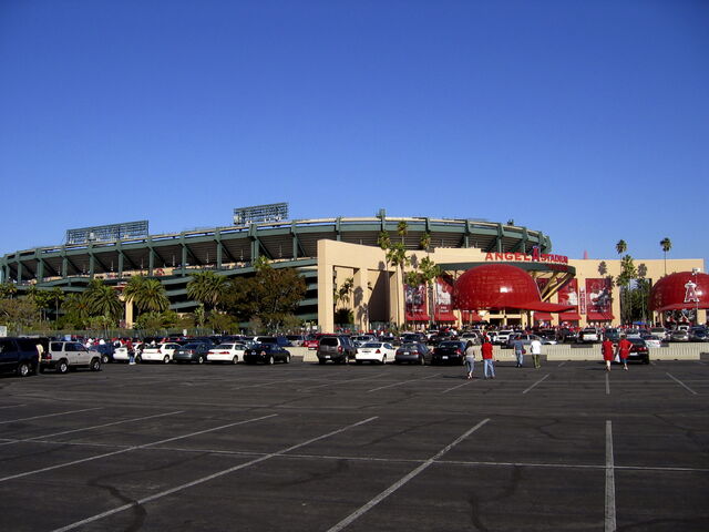 File:Angel Stadium-1195658121-561.jpg