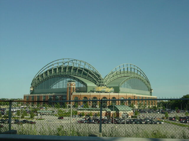 File:Miller Park-1195620064-925.jpg