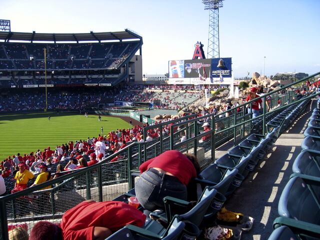 File:Angel Stadium-1195658109-334.jpg
