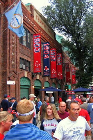 File:Fenway Park-1195665973-937.jpg