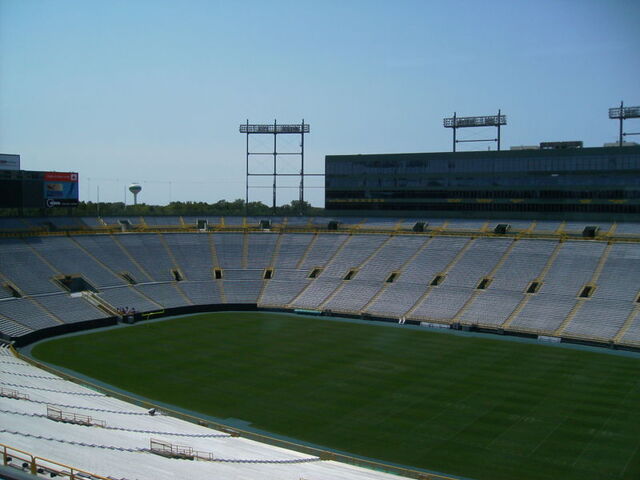 File:1193414525 Lambeau field.jpg