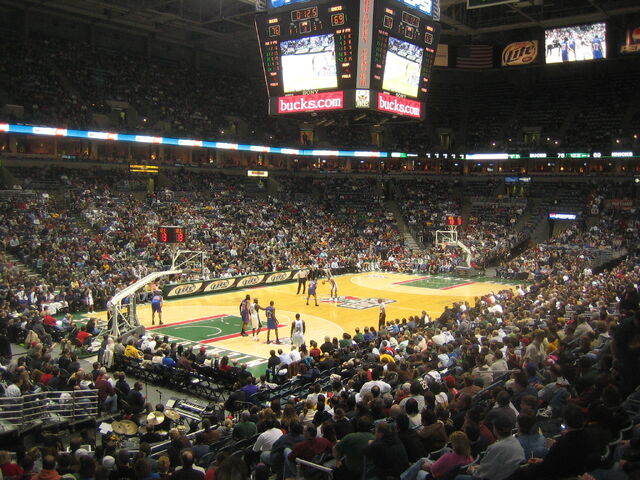 File:Bradley Center-1196093815-594.jpg
