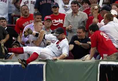 File:Trot in crowd.jpg