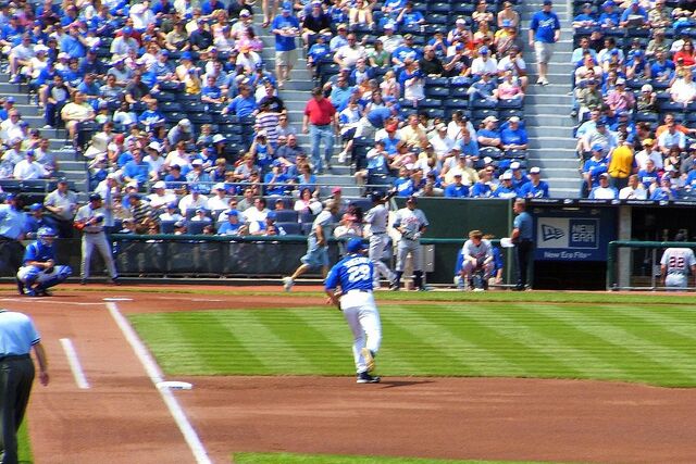 File:Kauffman Stadium-1195669782-636.jpg
