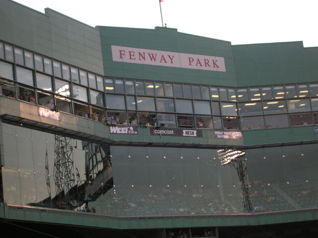 File:Fenway Park-1195665906-692.jpg