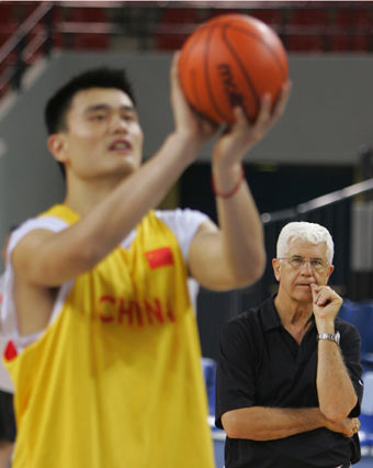 File:Yao free throws.jpg