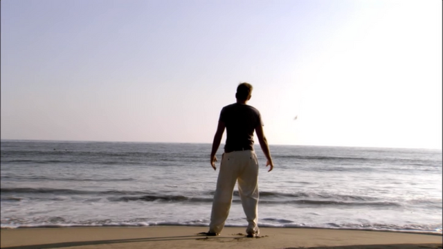 File:1x02 Top Banana (51).png