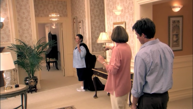 File:1x02 Top Banana (17).png