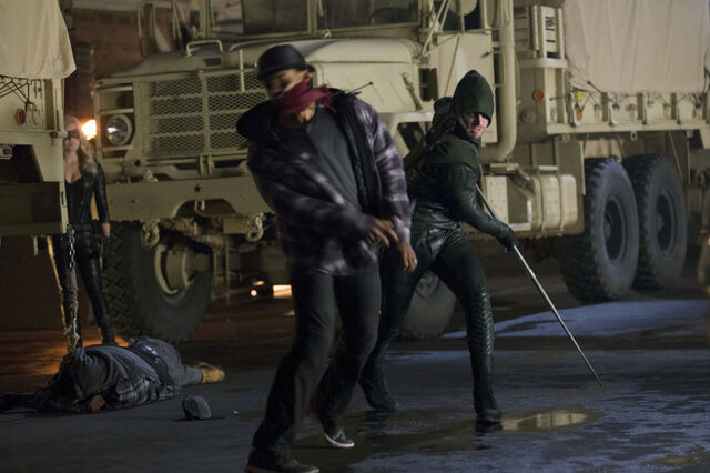 Fichier:Arrow-saison-2-episode-4-crucible-fight.jpg