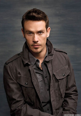 Fichier:Kevin-Alejandro-225x300.jpg