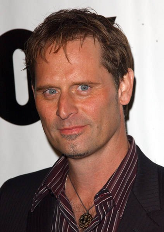 File:Jeffrey Nordling.png