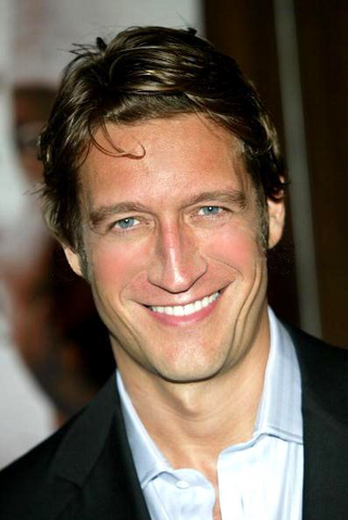 File:Robert Gant.png