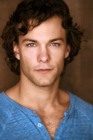 Bestand:Kyle Schmid.jpg