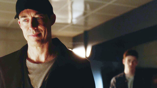 Файл:Harrison-Wells-in-Flash-Back-eobard-thawne-dr-harrison-wells-39878330.jpg