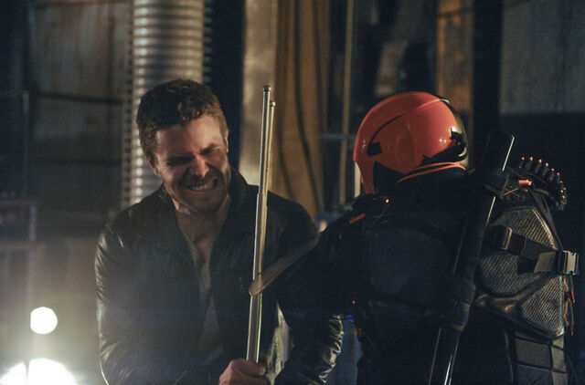Datei:Arrow-the-man-under-the-hood.jpg