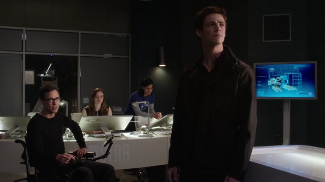 Archivo:F1x01 - El equipo habla a Barry sobre los metahumanos.png