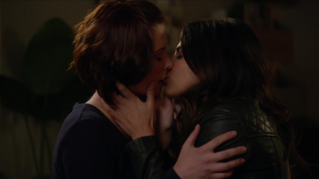 File:Maggie kisses Alex.png