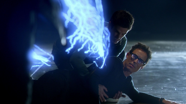 File:Eobard attacked by Farooq.png