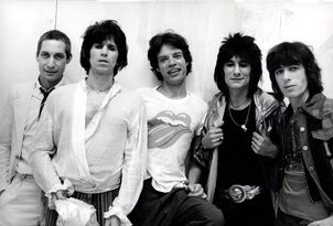 Rolling-Stone-Black-and-White-Photo-Wallpaper