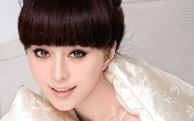 File:Pretty-fan-bingbing 1920x1200 82129.jpg
