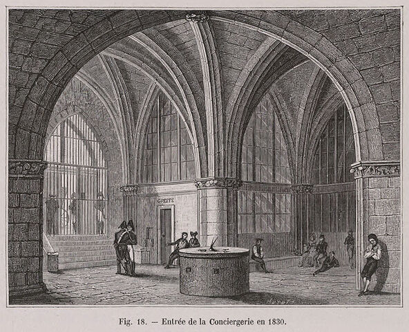 File:Conciergerie Entrance.jpg